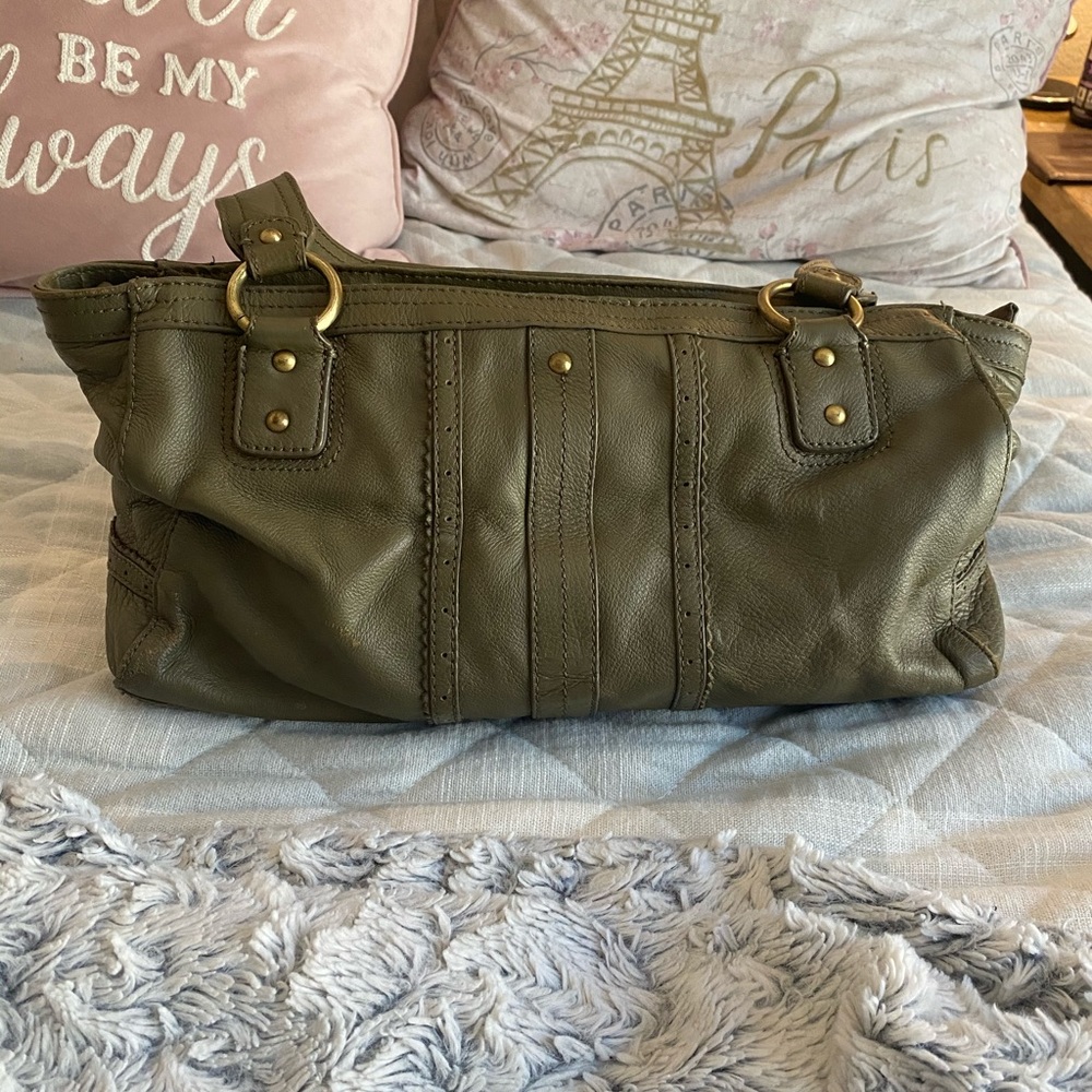 👜 Olive Green Leather Banana Republic Purse